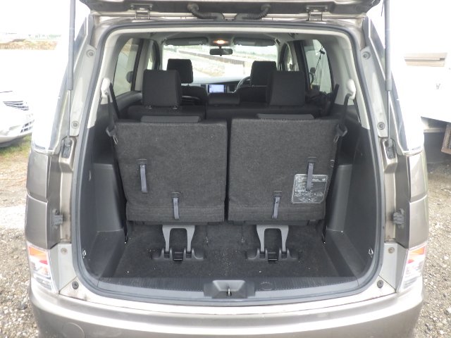 TOYOTA ISIS 2013 PLATANA V